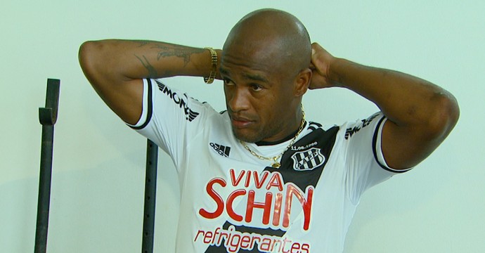 Sem acordo no Catar, Alexandro volta para reintegrar elenco da Ponte Preta