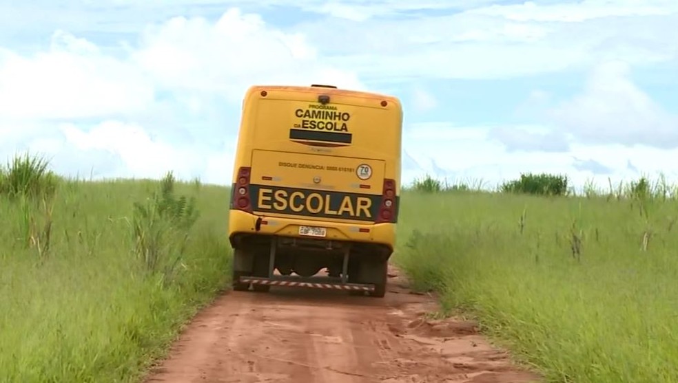 Crianças ficam sem ônibus escolar em bairro de Santo Antônio de Posse — Foto: Reprodução/EPTV