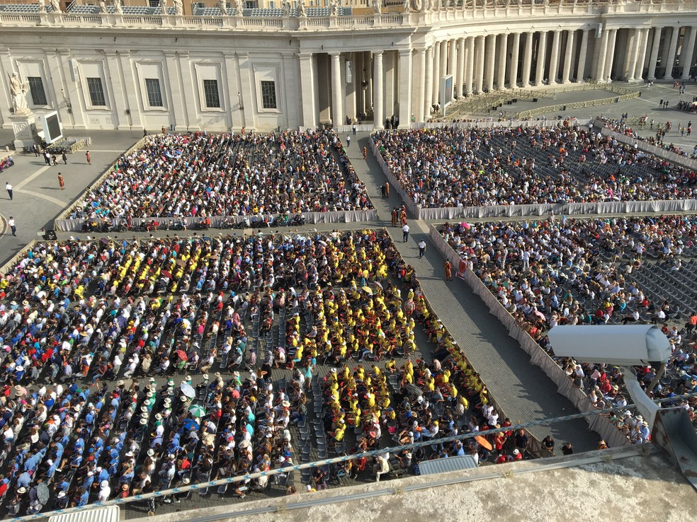 Audiência do Papa acontece todas as quartas, e local sempre enche (Foto: Ivan Raupp)