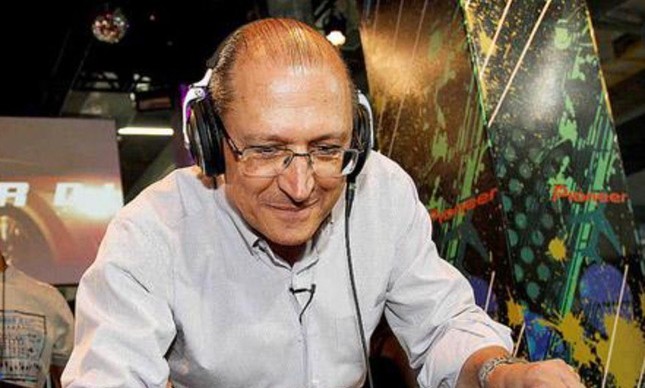 O ex-governador Geraldo Alckmin usa imagens descontraídas para desfazer imagem de “chuchu”
