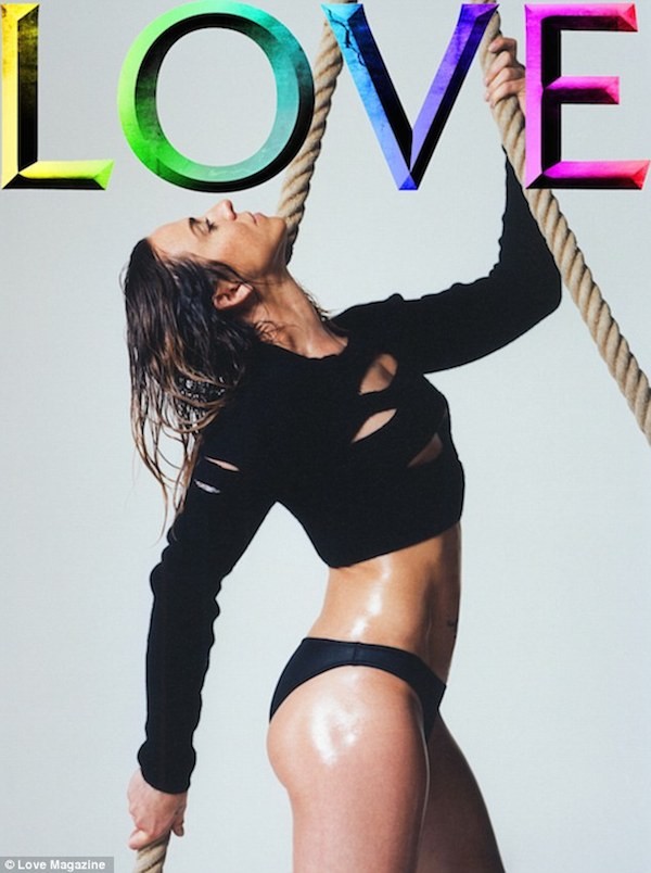 A capa da revista Love estrelada por Mel C (Foto: Instagram)