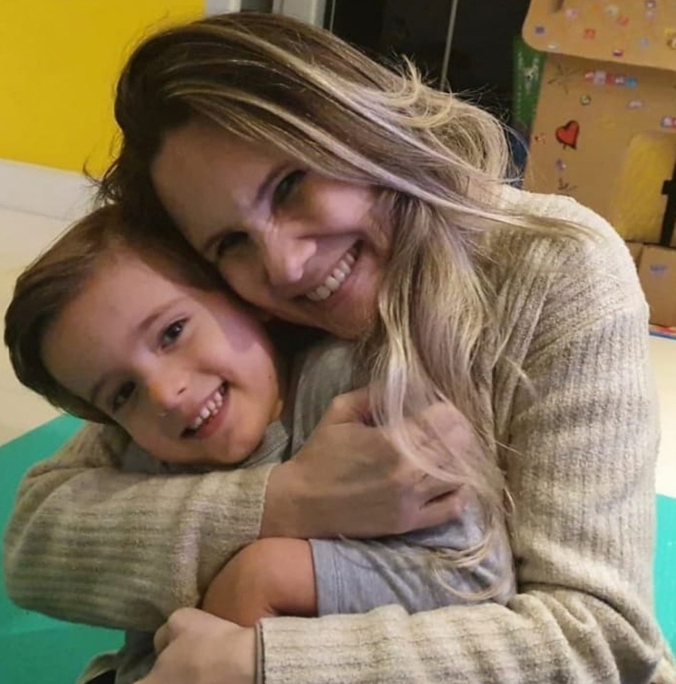 Josy Oliveira com seu filho, de 4 anos — Foto: Reprodução/Redes sociais