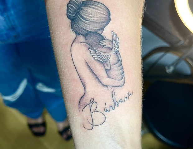 Mãe faz tatuagem em homenagem à filha que faleceu  (Foto: Arquivo Pessoal )