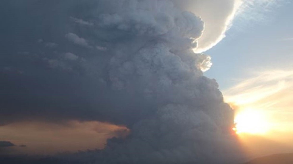 Nuvens de pirocumulonimbus em incêndios florestais em Victoria em 2014  — Foto: Randall Bacon