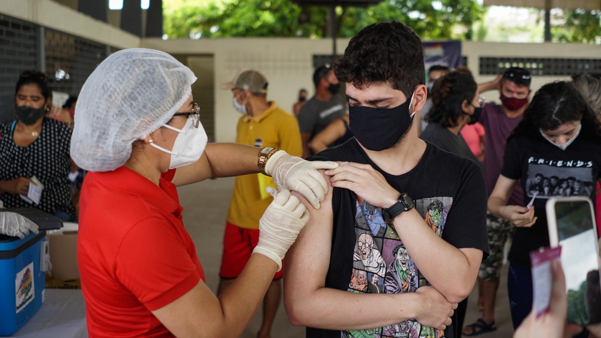 Covid-19: público de 18 a 25 anos segue recebendo a 1ª dose de vacina em Macapá nesta quarta - Vimarsana News