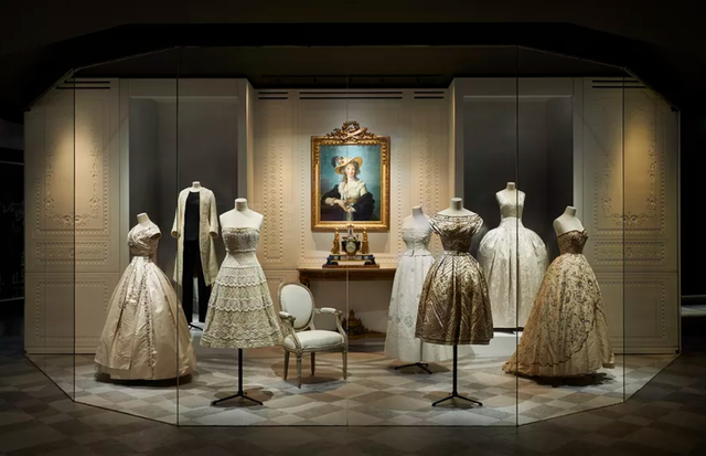 Exposição da Dior ganhará reedição no Museu V&A, em Londres. (Foto: Divulgação)