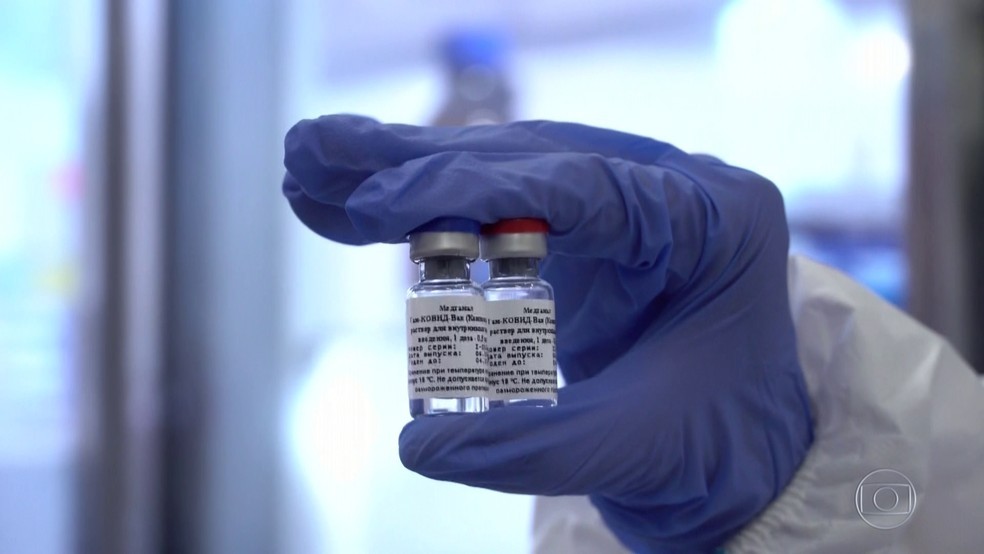 Vacina russa é questionada pela comunidade internacional porque se sabe pouco sobre sua eficácia — Foto: Jornal Nacional
