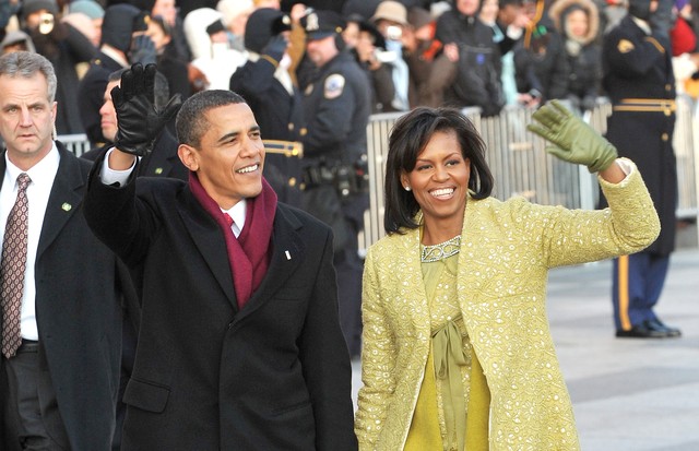 WASHINGTON - JANUARY 20:  President Barack Obama and first lady Michelle Obama walk in the Inaugural Parade on January 20, 2009 in Washington, DC. Obama was sworn in as the 44th President of the United States, becoming the first African-American to be ele (Foto: Getty Images)