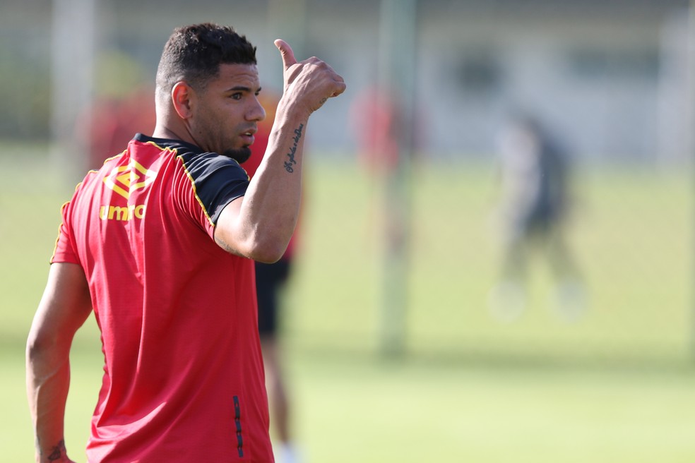 Bruno Peres é regularizado pelo Sport, mas não vai estrear ...