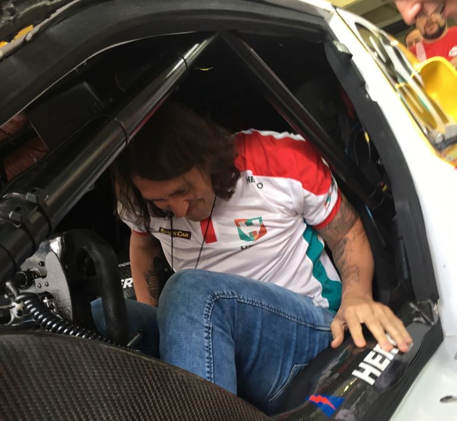 Em Interlagos, goleiro do Corinthians conhece bastidores da Stock Car