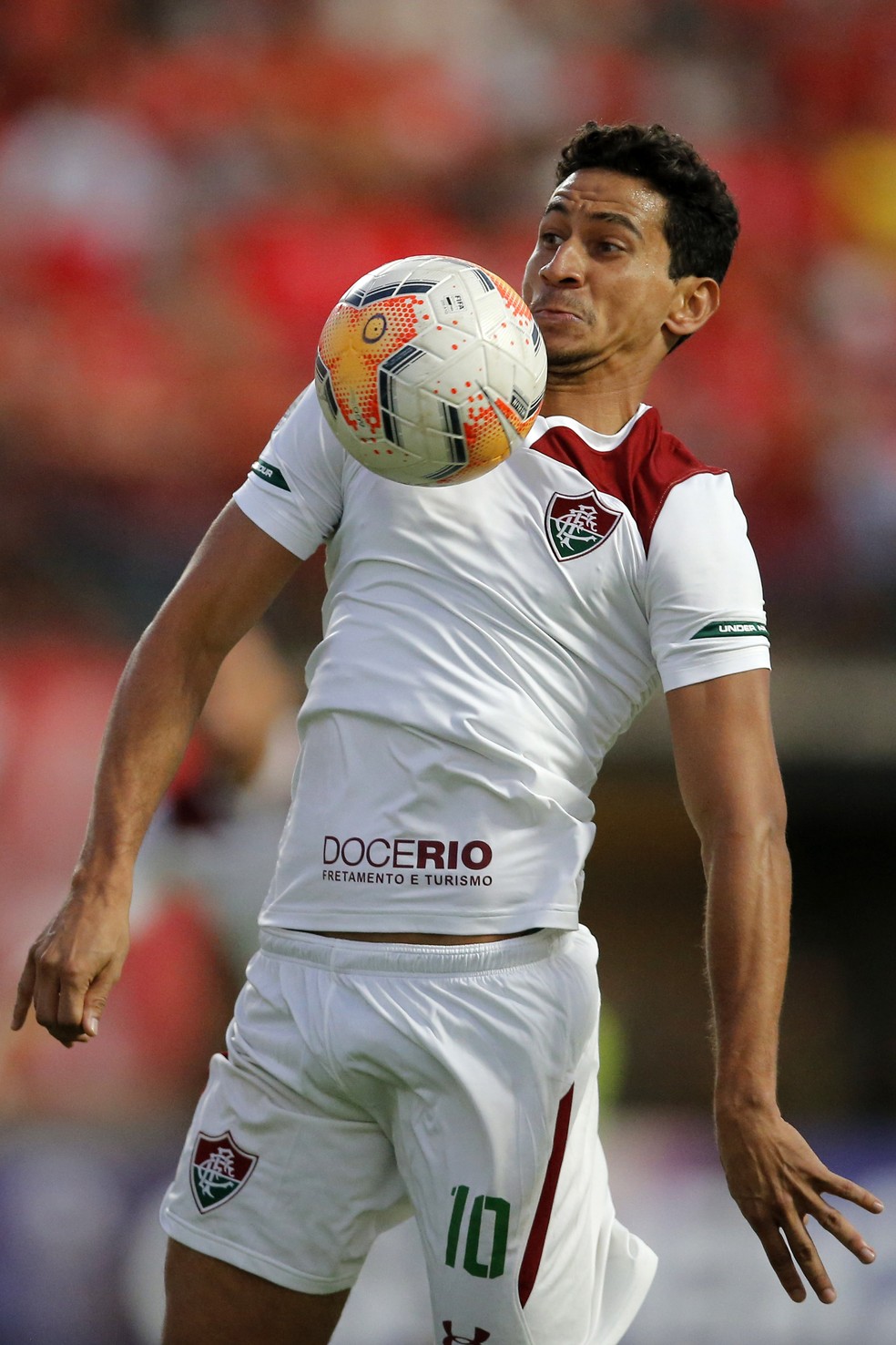 Fluminense vem jogando de camisa "limpa", sem patrocínios, em 2020 — Foto: JAVIER TORRES / AFP