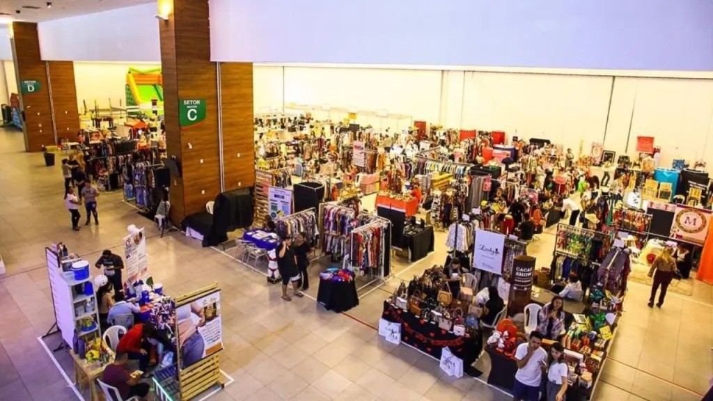 Bazar e brechó solidário para Edisca vendem mais de 2 mil peças por preços acessíveis em Fortaleza 