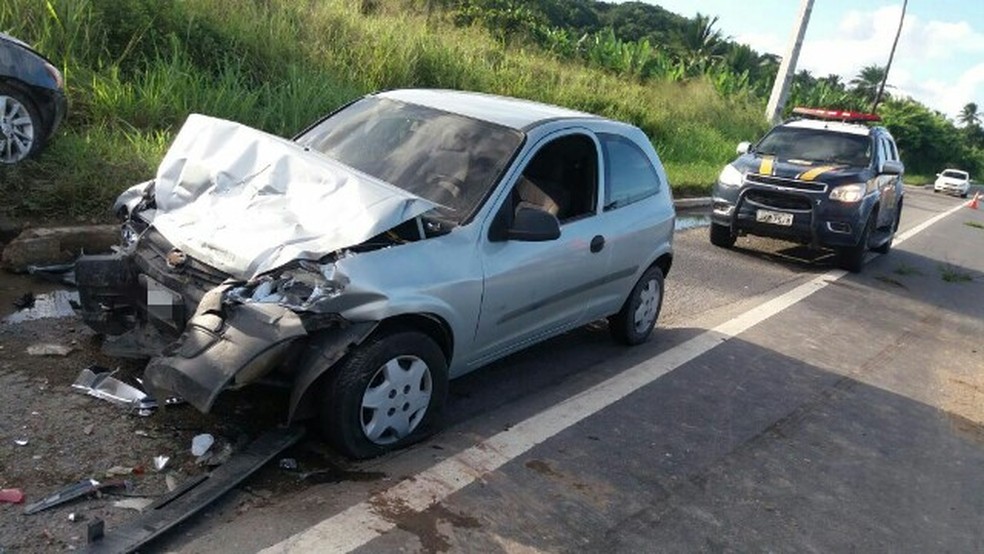 Acidente ocorreu no quilÃ´metro 86 da BR-101 (Foto: PolÃ­cia RodoviÃ¡ria Federal/DivulgaÃ§Ã£o)
