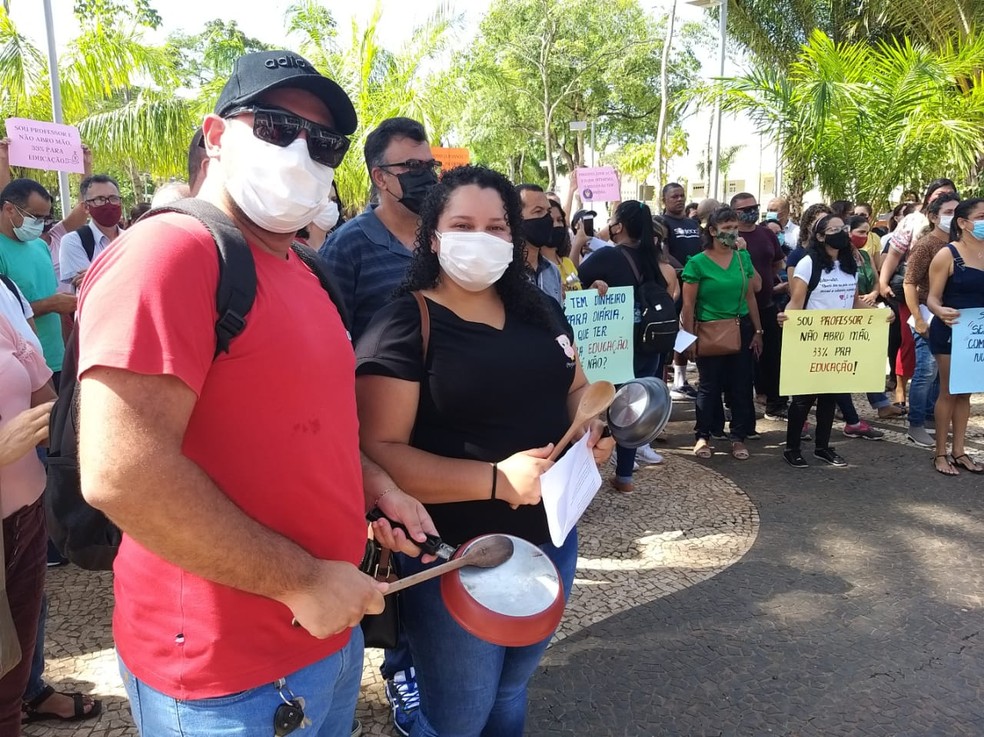 Servidores da Educação protestam nesta sexta-feira (11) em Rio Branco — Foto: Eldérico Silva/Rede Amazônica