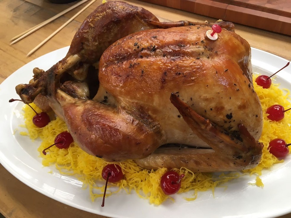 Peru de Natal com manteiga de ervas | É de Casa | Receitas