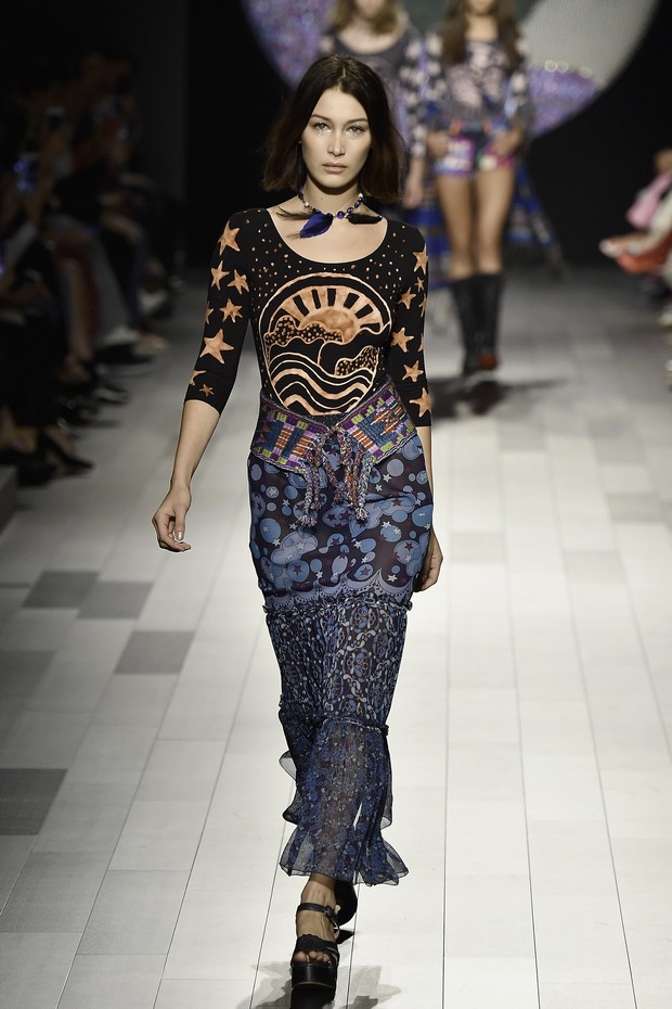 #SuzyNYFW: A New Summer Of Love At Anna Sui - Vogue | en