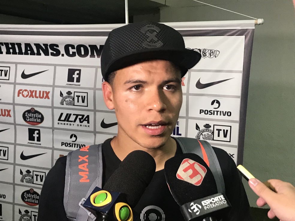 Marquinhos Gabriel falou sobre o Santos na zona mista (Foto: Bruno Cassucci)