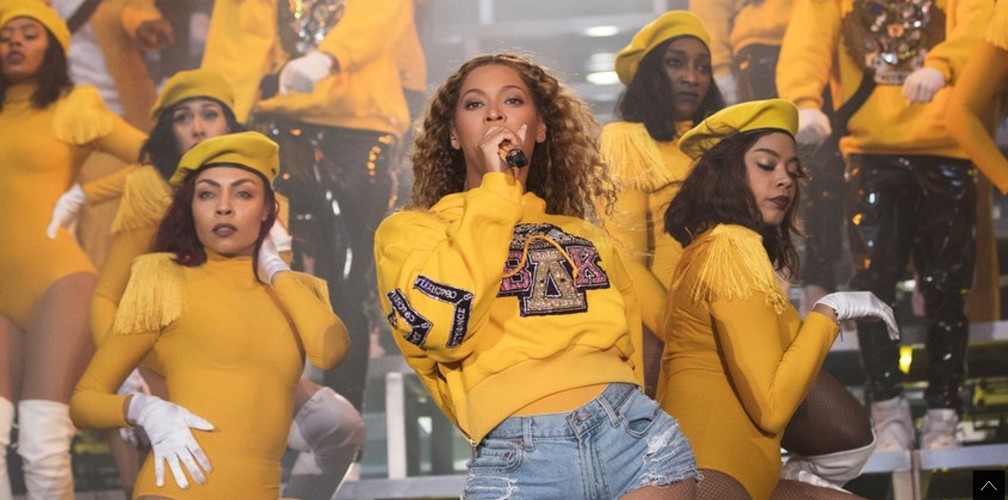 Beyoncé canta no Coachella — Foto: Divulgação/Site oficial da cantora