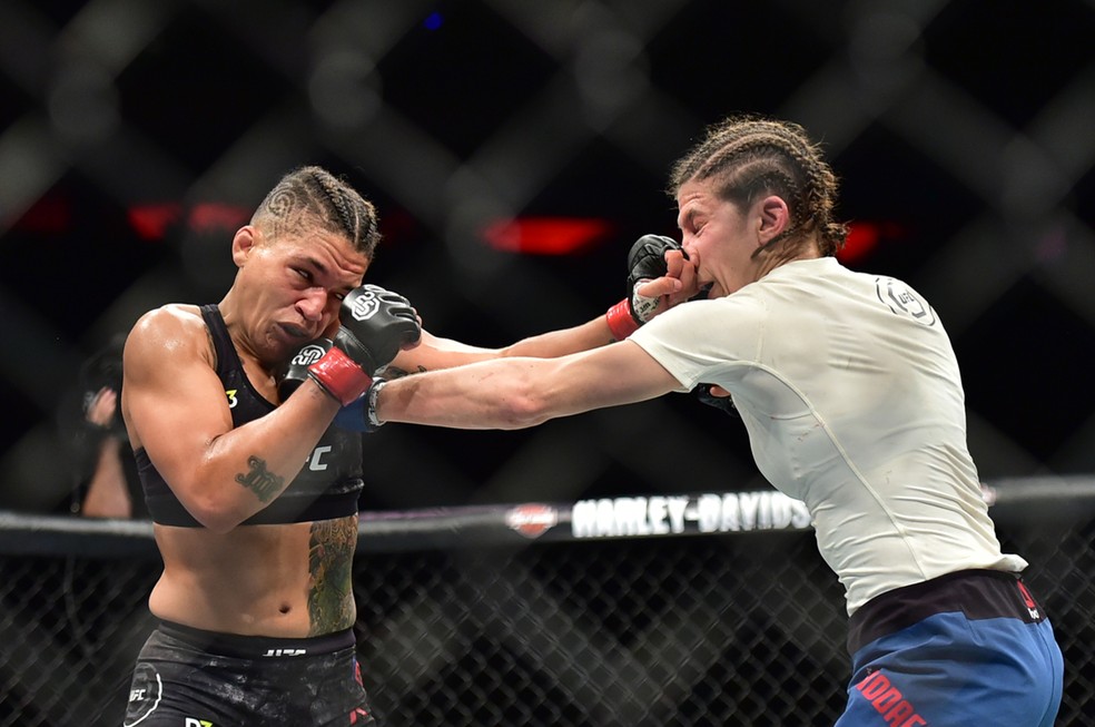Sijara Eubanks venceu uma luta morna contra Roxanne Modafferi no UFC 230 â?? Foto: Jason Silva