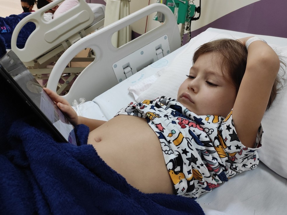 Mãe mostra rotina de paciente em hospital durante tratamento contra câncer — Foto: Reprodução/Arquivo pessoal