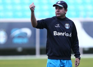 Enderson revê seu mentor e lamenta confronto: Torcemos um pelo outro