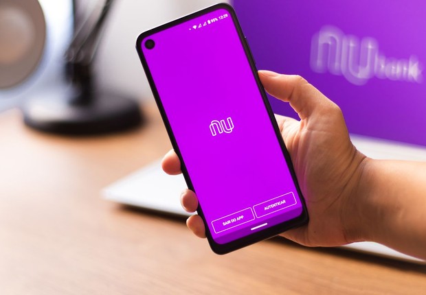 Nubank lança novo cartão de crédito para clientes com nome