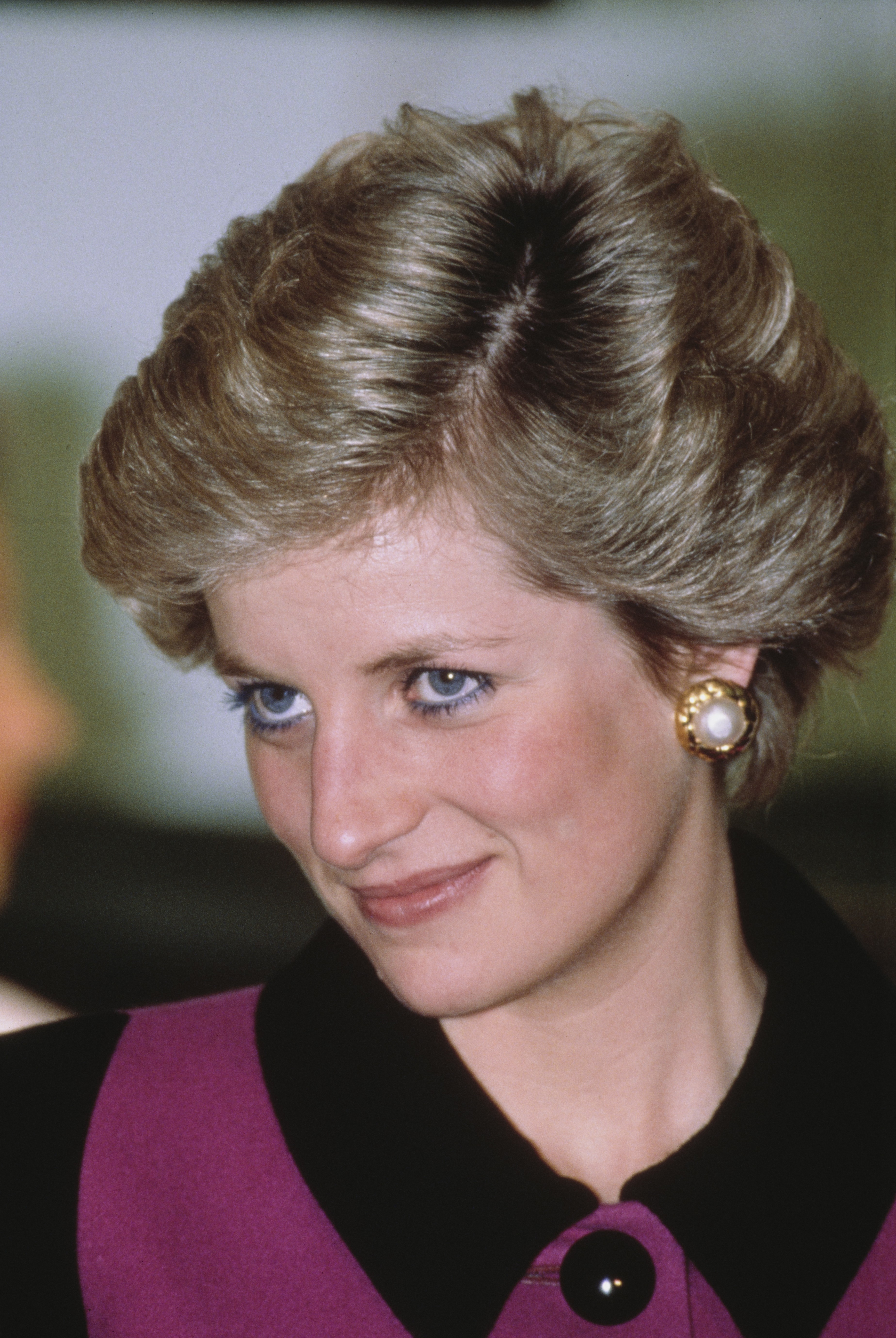 Diana, Princess of Wales (1961 - 1997) wearing a suit by Catherine Walker to an exhibition at Olympia in London, 29th January 1990. (Photo by Princess Diana Archive/Getty Images) (Foto: Getty Images)