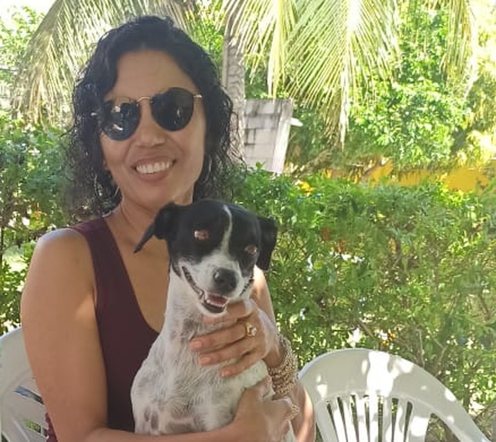 Maryane Andrea Silva tamb&eacute;m est&aacute; longe do seu cachorro &mdash; Foto: Arquivo pessoal