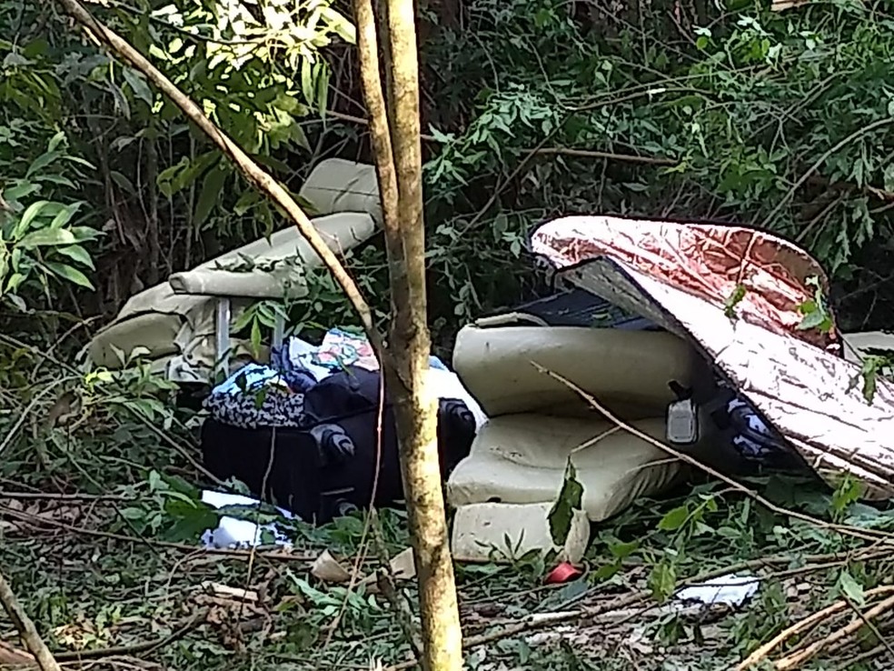 Três pessoas morreram na queda do avião, em Cascavel — Foto: Cícero Bittencourt/RPC