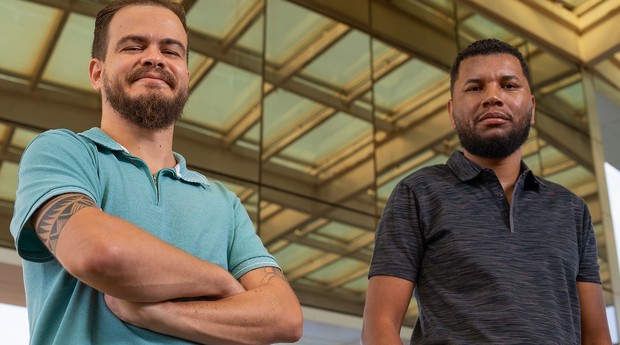 Rafael Alves e Isaque Cruz, fundadores da OnlineOS (Foto: Divulgação/Pedro Ribeiro)