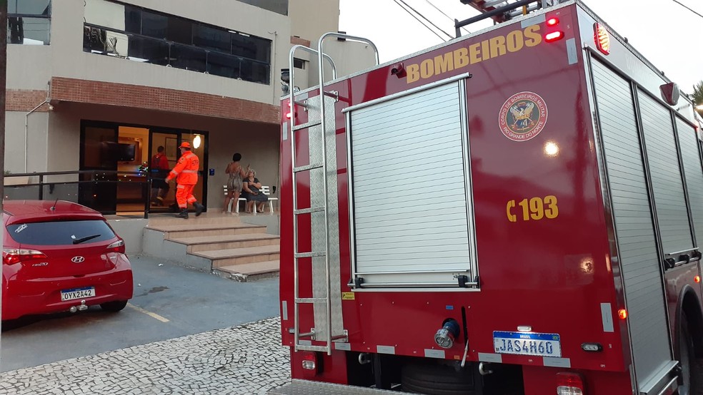 Corpo de Bombeiros controlou incêndio em hotel em Natal  — Foto: Julianne Barreto/Inter TV Cabugi