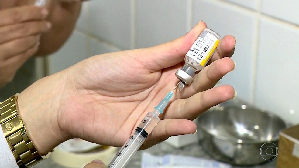 Campanha de vacinação fracionada contra a febre amarela continua no estado do RJ (Foto: Reprodução/TV Globo)