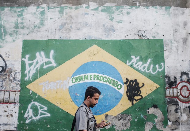 bandeira do Brasil, economia brasileira, PIB (Foto: Mario Tama/Getty Images)