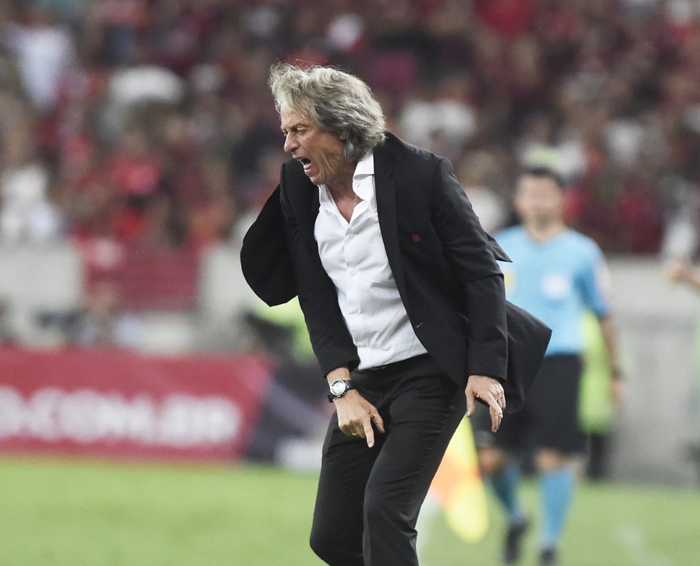 Não teve clima amistoso para Jorge Jesus no jogo da festa — Foto: André Durão