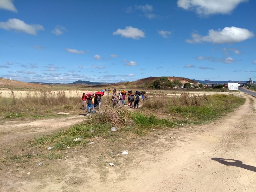 Venezuelanos driblam reforço na fronteira e cruzam caminhos clandestinos entre Brasil e Venezuela — Foto: Jackson Félix/G1 RR