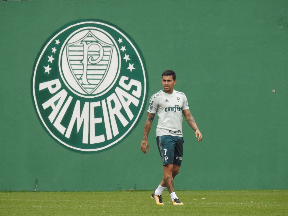  Cuca prioriza trabalho defensivo em dia de treino tático no Palmeiras; veja o time