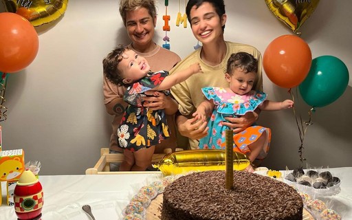 Nanda Costa e Lan Lanh celebram primeiro aniversário de filhas gêmeas