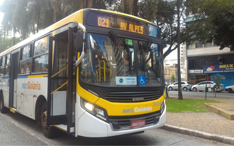 Passageiros reclamam que aumento de preços não é acompanhado de melhoras nos ônibus (Foto: Vanessa Martins/G1)