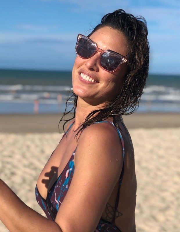 Giselle Itié na praia (Foto: Reprodução/Instagram)