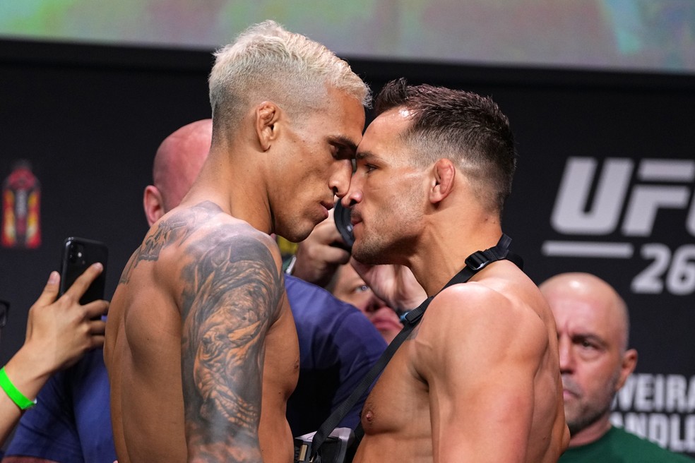 UFC 262: Charles do Bronx e Michael Chandler tocam as testas na encarada  após a pesagem | combate | ge