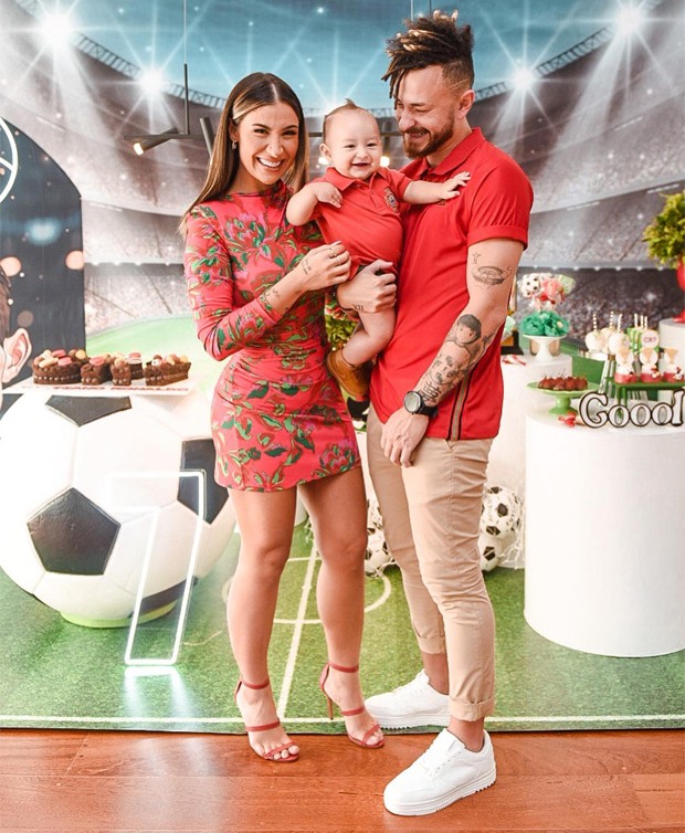 Bianca Andrade e Fred fizeram festa para Cris com tema inspirado em Cristiano Ronaldo (Foto: Kamila Strada)