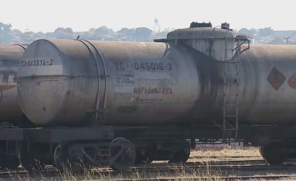 Boa parte da gasolina e óleo diesel vem de trem para Bauru  (Foto: TV TEM / Reprodução )