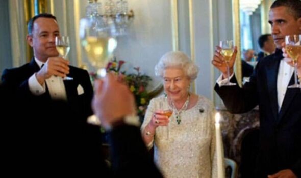 Tom Hanks revela coquetel favorito da Rainha Elizabeth II (Foto: Instagram)