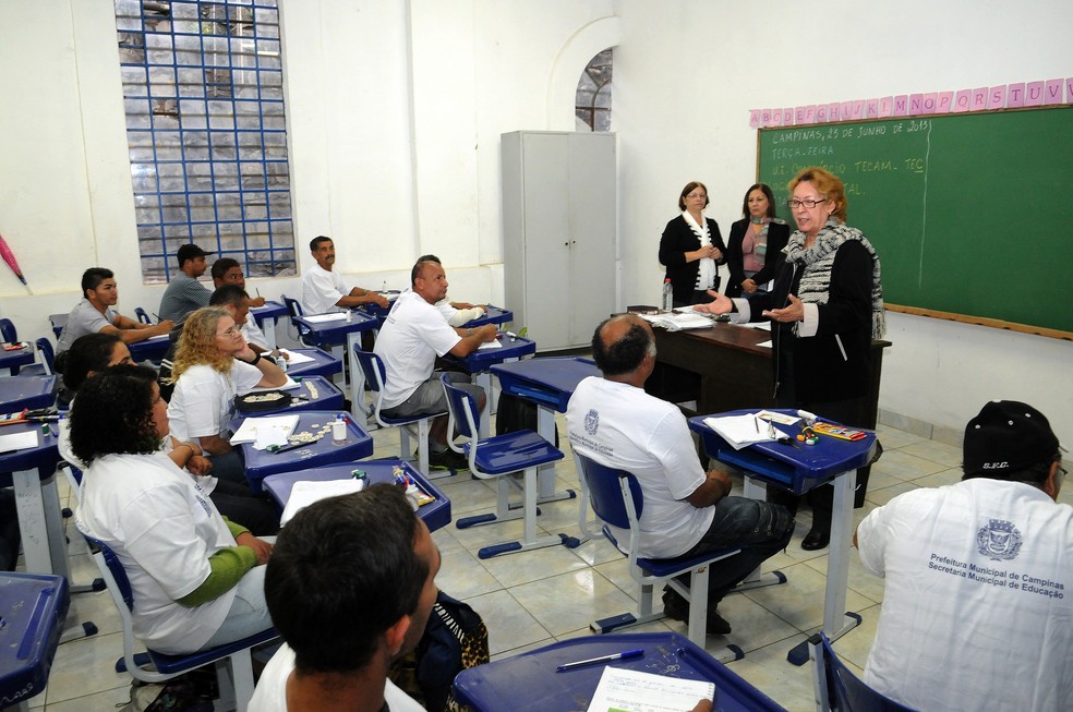 Sala de aula da educação de jovens e adultos na empresa Tecam (Foto: Carlos Bassan/Divulgação)