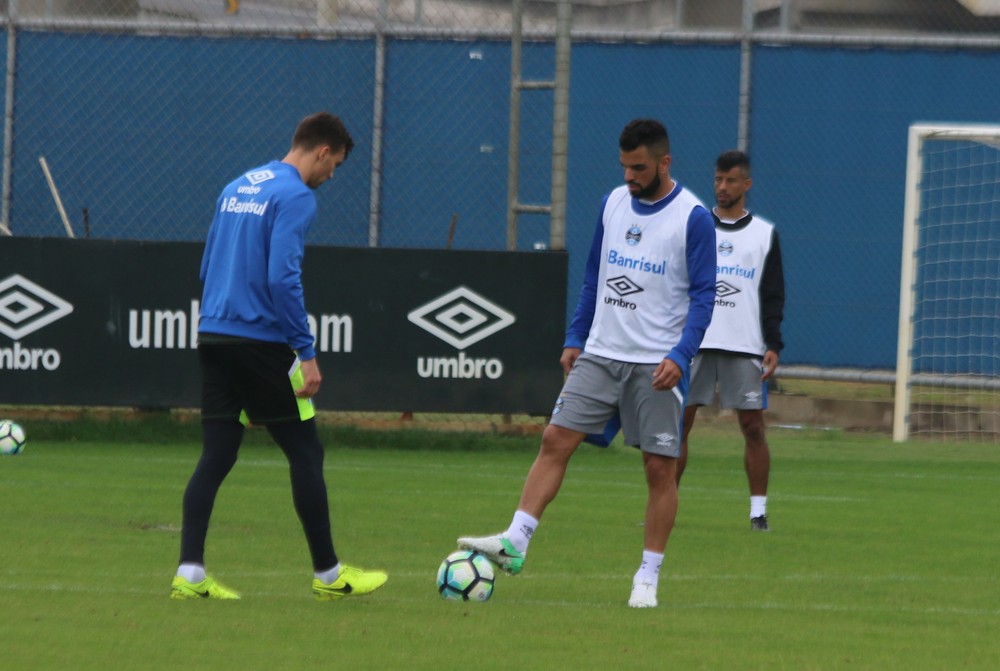 Sem Geromel e Barrios, Grêmio encerra preparação para enfrentar líder Chape