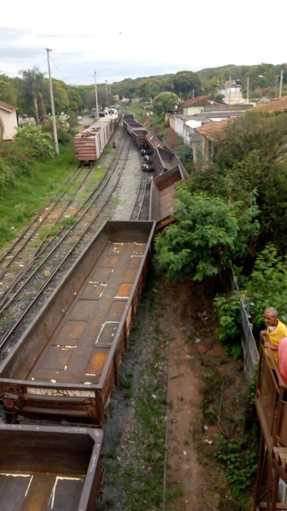 Trem descarrila em Prudente de Morais, na Região Central de Minas
