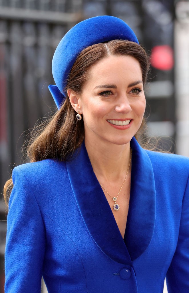 LONDON, ENGLAND - MARCH 14: Catherine, Duchess of Cambridge arrives at Westminster Abbey after The Commonwealth Day Service on March 14, 2022 in London, England. The Commonwealth represents a global network of 54 countries working in collaboration towards (Foto: Getty Images)