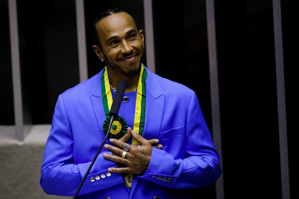 Lewis Hamilton é homenageado pela Câmara e recebe título de cidadão honorário brasileiro — Foto: REUTERS/Adriano Machado