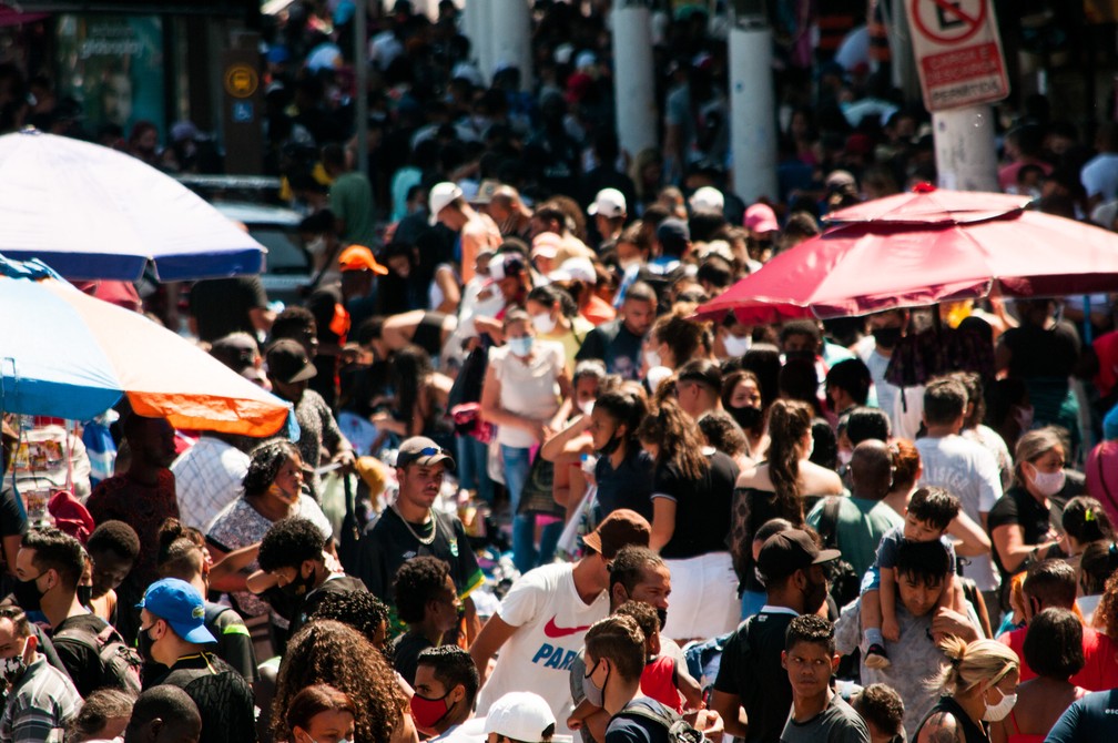 Consumidores lotam a região de comércio popular do Brás, no centro de São Paulo. — Foto: Roberto Costa/Estadão Conteúdo