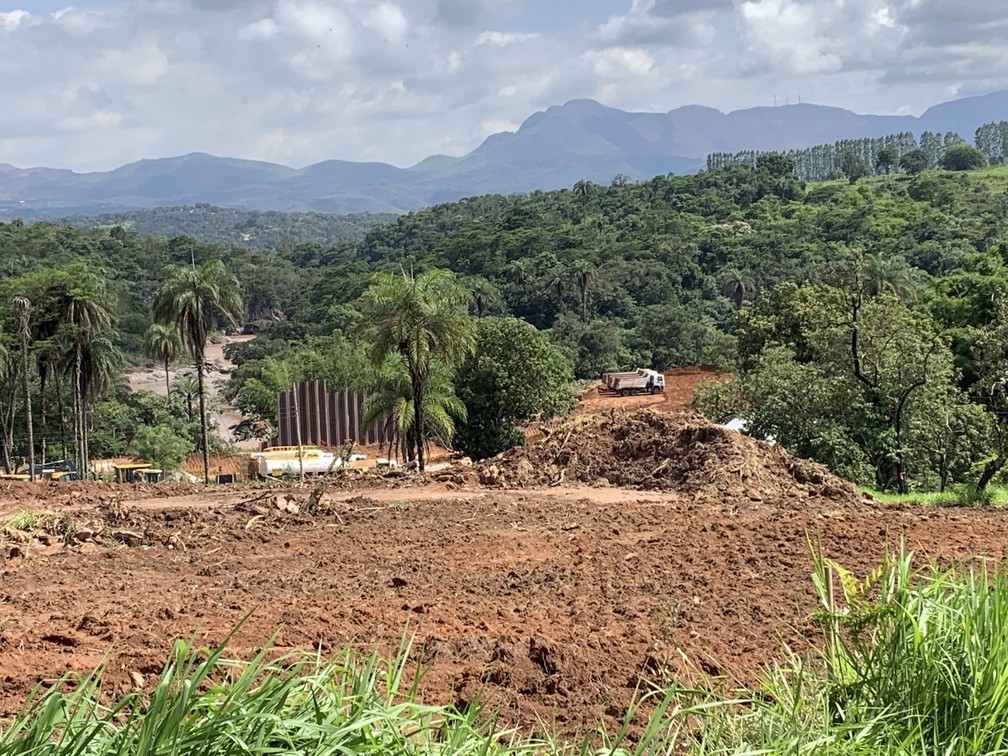 Obras para implantação de novo ponto de capitação no Rio Paraopeba começaram em outubro e chegaram a ser suspensas por decisão judicial — Foto: Raquel Freitas/G1